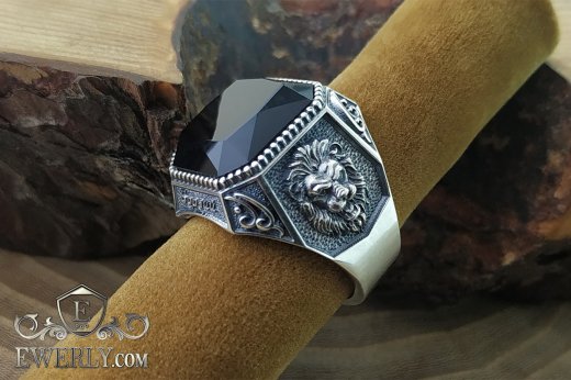 Men's silver ring "Lion" with onyx stone, фото