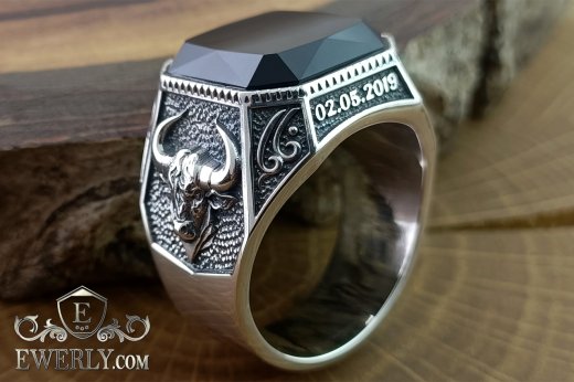 Men's silver ring "Taurus" with onyx, фото