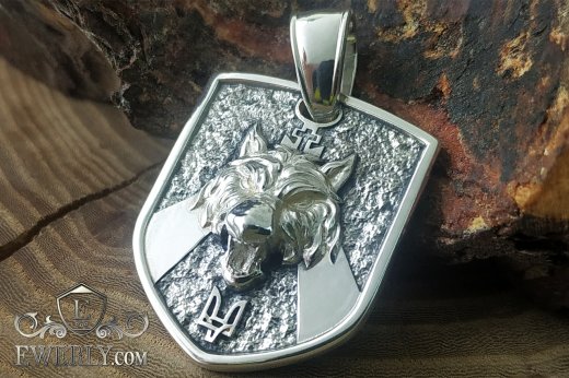 Men's pendant with wolf of silver, фото